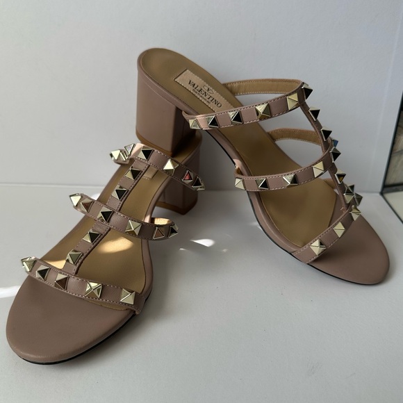 Valentino Garavani Rockstud Nude Leather Slide Sandals Gold Studs size 36 - Picture 4 of 12